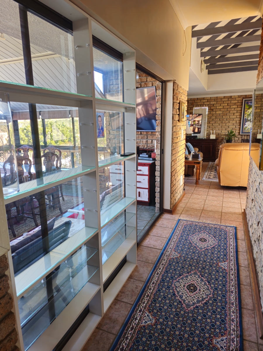 5 Bedroom Property for Sale in Stilbaai Wes Western Cape